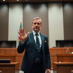 ¿Cómo se llama el que acusa en un juicio?